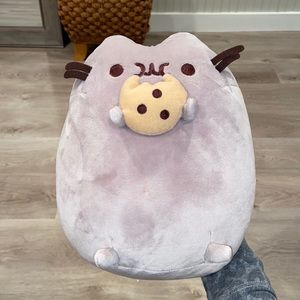 Pusheen Holding a Cookie Plush
